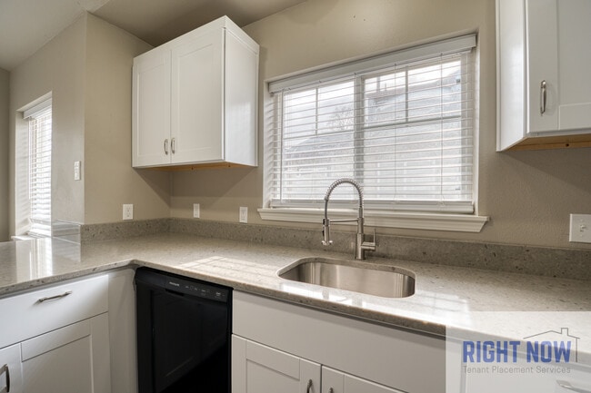 Photo - 2318 S Shoshone St