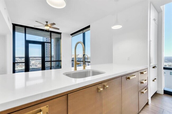 Photo - 70 Rainey St Unit 1607
