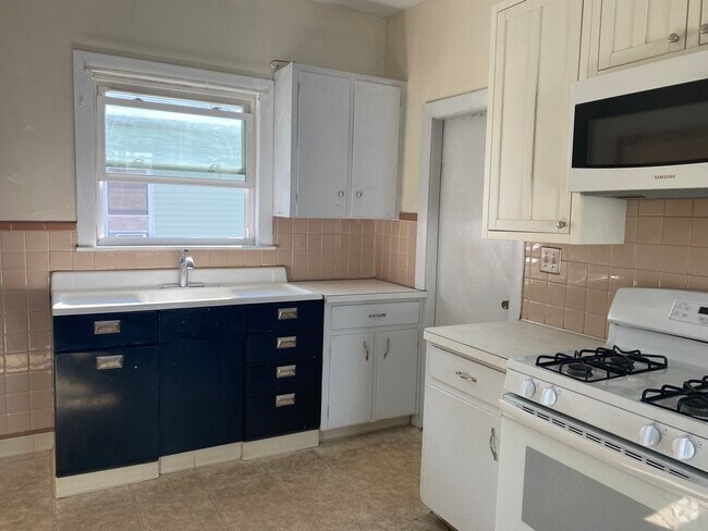 Building Photo - 11 Clarendon Ave Unit 2 Rental