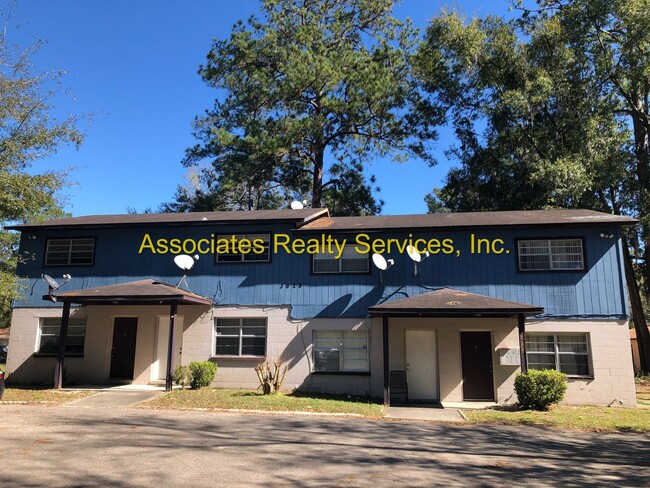 Building Photo - 3625 SW 30th Terrace Unit A- MR108-01