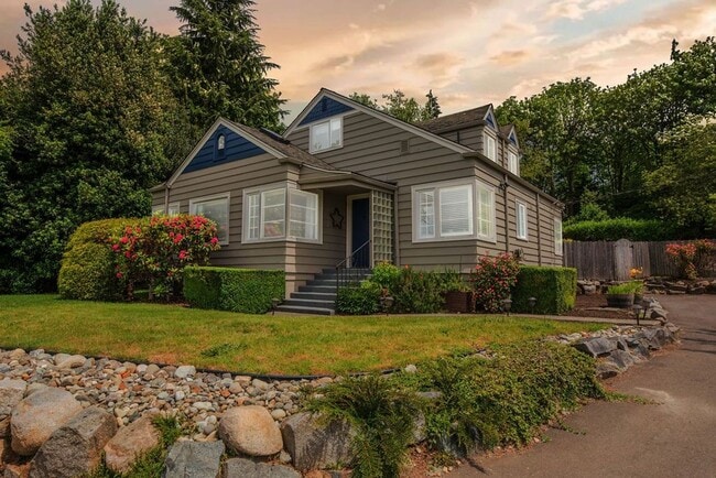 Building Photo - Snohomish Timeless Classic Rental Home