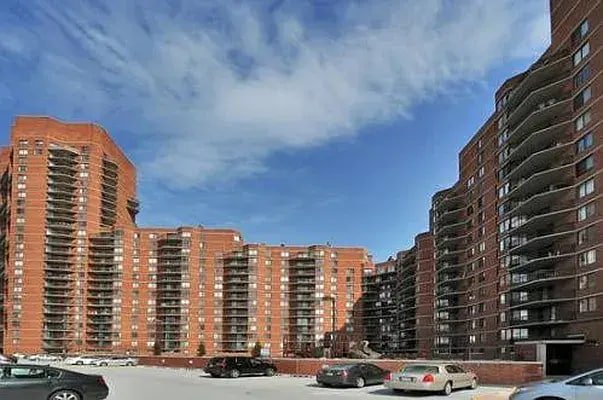 apartment - 1535 Harmon Cove Tower Unit 1535