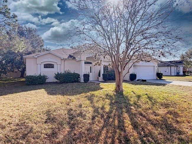 Building Photo - Spacious 3-bedroom, 2-bathroom home offering 2,362 square feet of living space with a desirable o...