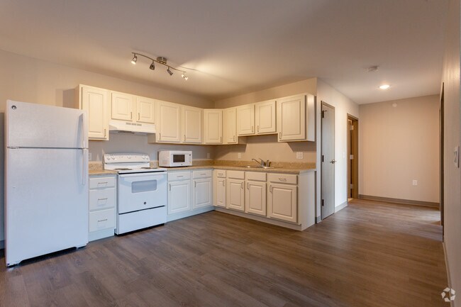 2BR, 1BA - Clarke Square Apartments