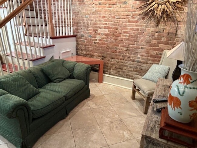 Photo - 628 N Rampart St Unidad 628 B