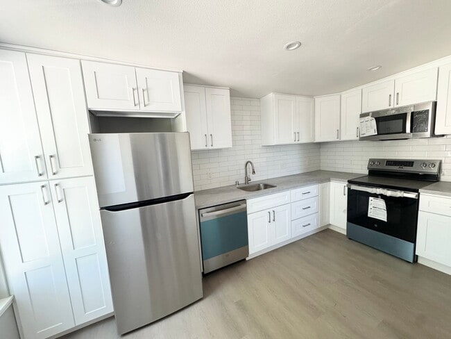 Photo - Perfect Shape Downtown Livermore Living Condo above Yin-Yin Restaurant