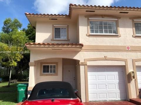 Building Photo - 3071 Riverside Dr Unit 11