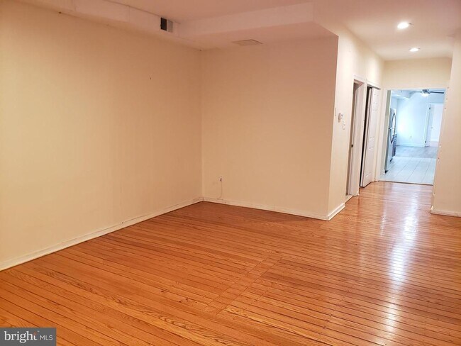 Photo - 319 Market St Unidad #3