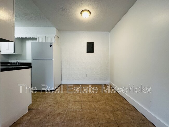 Photo - 925 Shallowford Rd