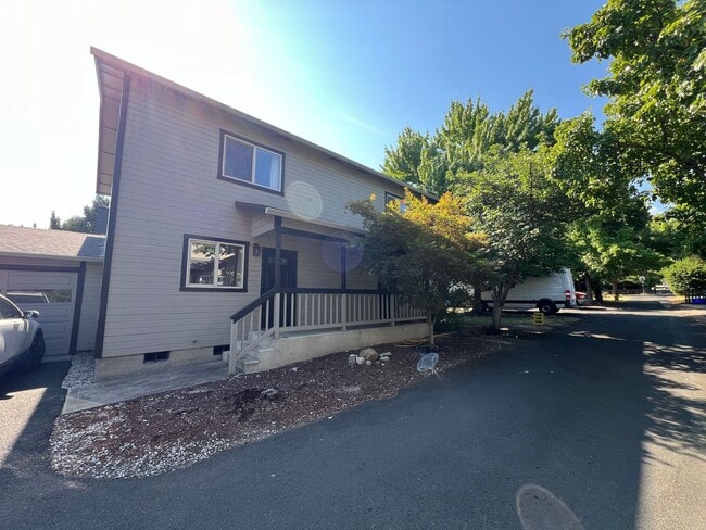 Building Photo - Charming Two-bedroom Townhouse | Available...