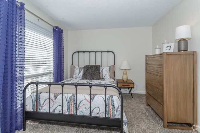 3BR, 1.5BA - 1,085 SF