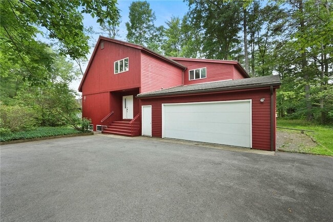 Building Photo - 318 Blackstone Ave Rental