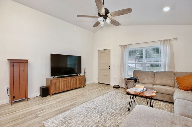 Photo - 765 Hendrix Ave
