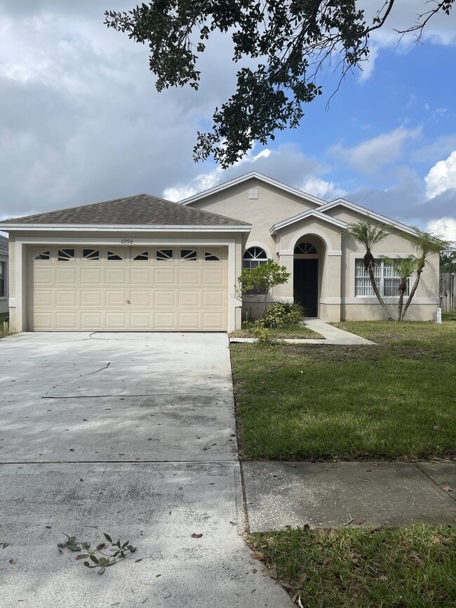 Building Photo - 3 bedroom, 2 bath conveniently located home!