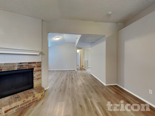 Photo - 327 Moss Hill Dr
