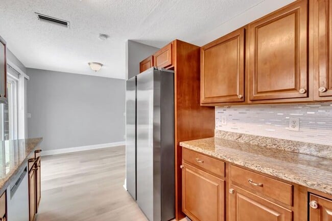 Photo - 1016 W Lakewood Rd