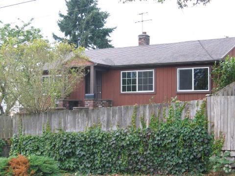 Building Photo - Lovely Gem of a Home