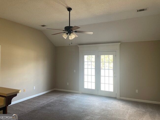 Photo - 140 Auburn Cir