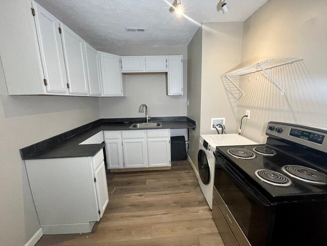 Photo - 9030 Reed Rd
