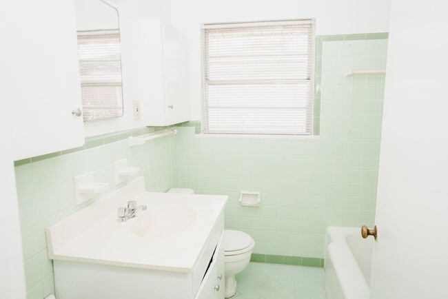 Photo - 825 Cardinal St