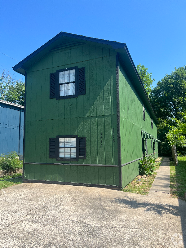 Building Photo - 1928 Martin St Rental