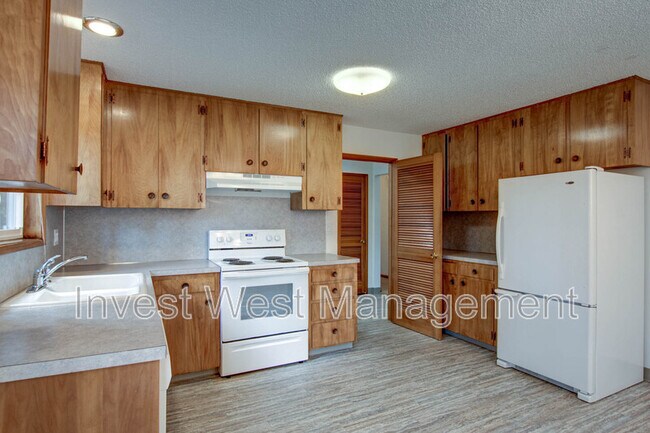 Photo - 8903 NE 36th St