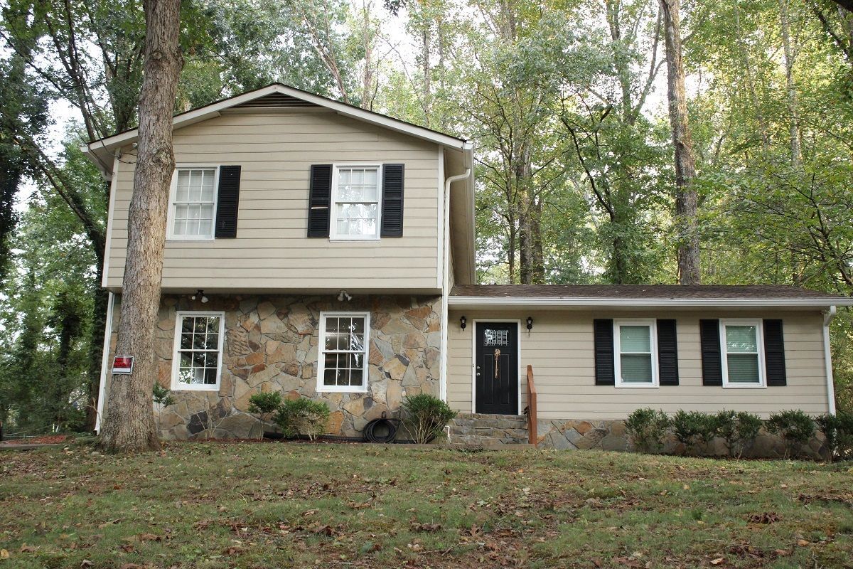 Photo - 888 Chartley Dr SW