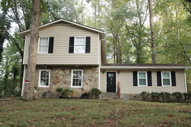 Building Photo - 888 Chartley Dr SW