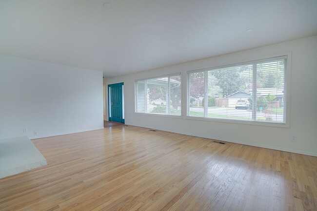 Photo - 3bd/1.5ba Mercer Island Home