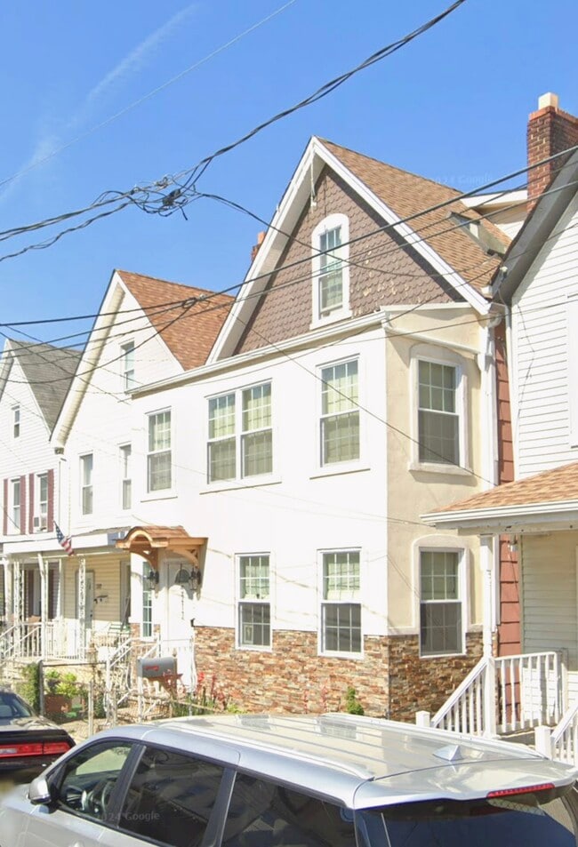 Building Photo - 5217 Liberty Ave Unit 2nd floor