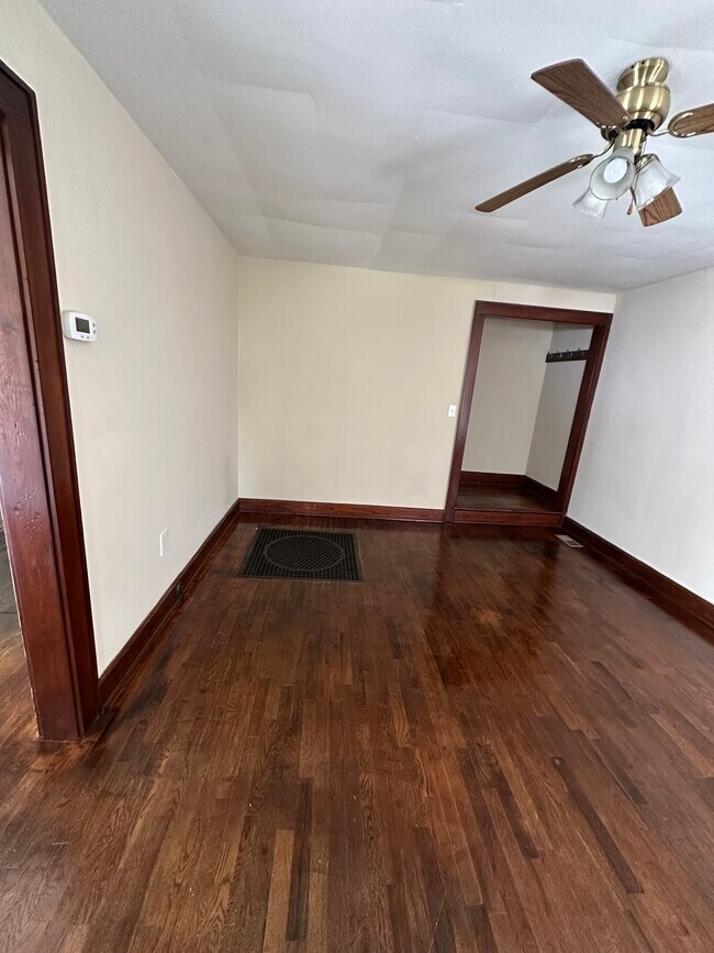 Living room - 705 Clark St Unit 2