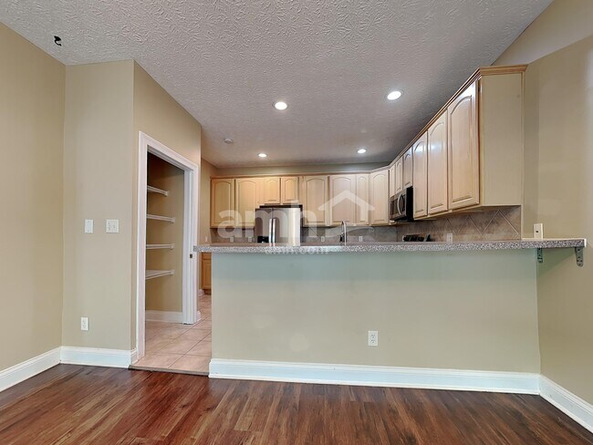 9566 Country Path Trail