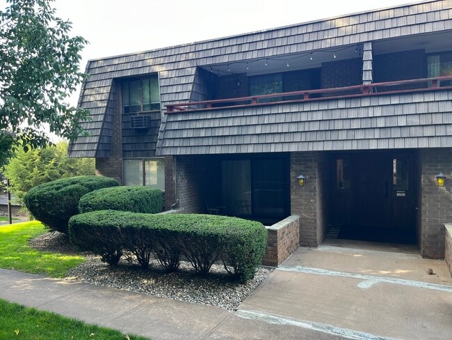 Building Photo - 64 Oxbow Dr Unit APT B8