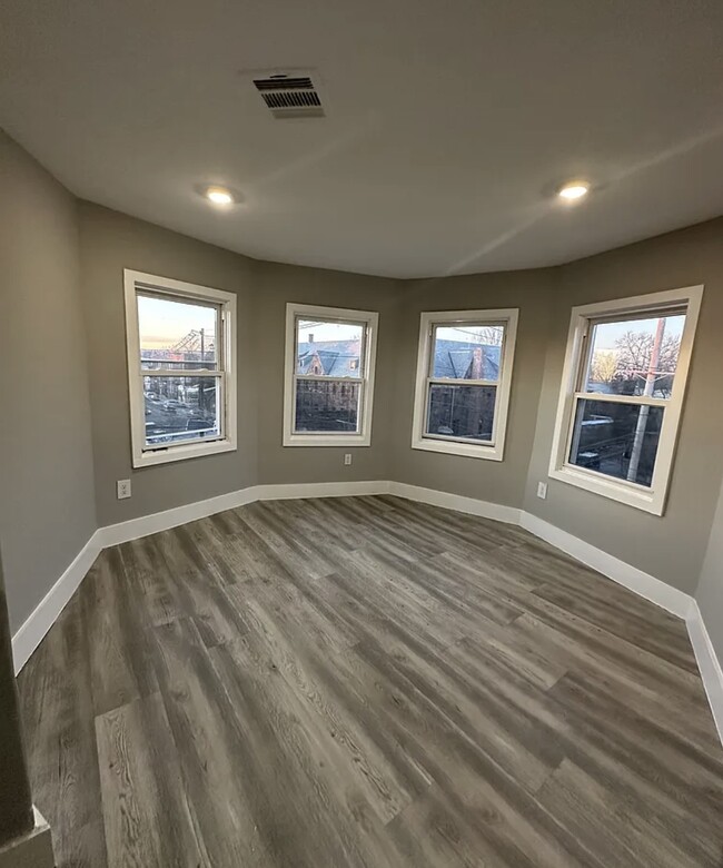 370-374 13th Ave 3 - 272 S 9th St Apartments Unit 3