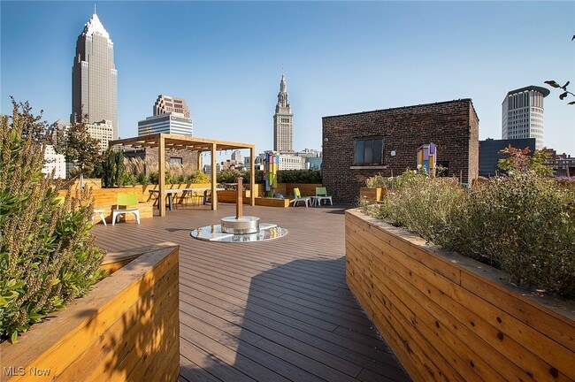 Building Photo - 725 Johnson Ct Unit 413