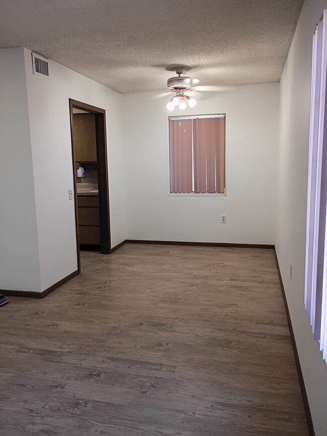 Dining Nook - 13622 N 98th Ave Unit D