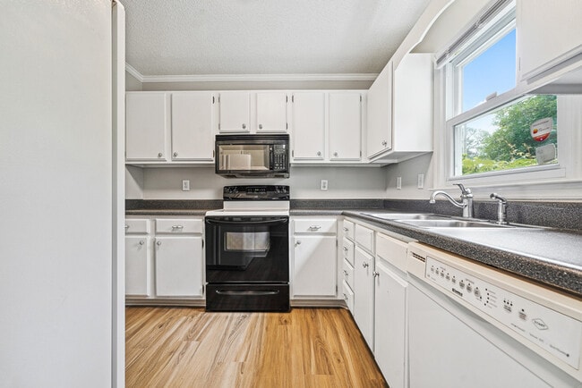 Photo - 646 Middleton Ave
