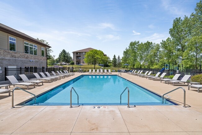 Saddlebrook Apartments Heated Outdoor Swimming Pool