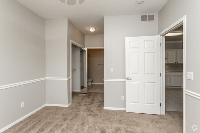 2BR, 2BA - 1,194 SF