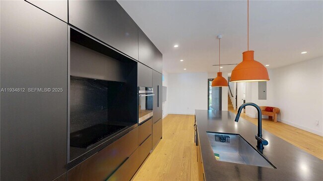 Photo - 353 NW 50th St