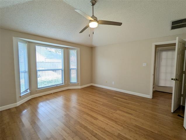 Photo - 6019 Mapleshade Ln