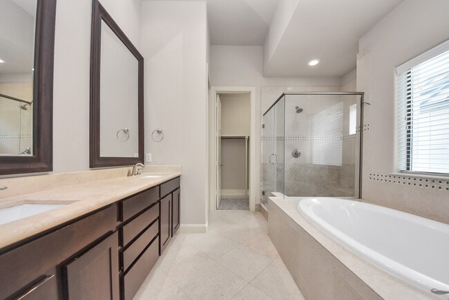 Photo - 1831 Dart St