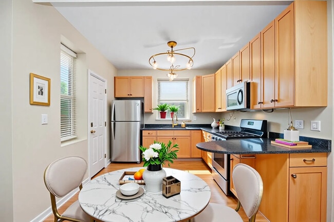 Photo - 1243 W Rosemont Ave Unidad 3W