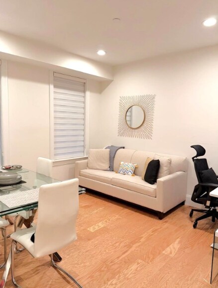 Photo - 7 Lily Pond Ln