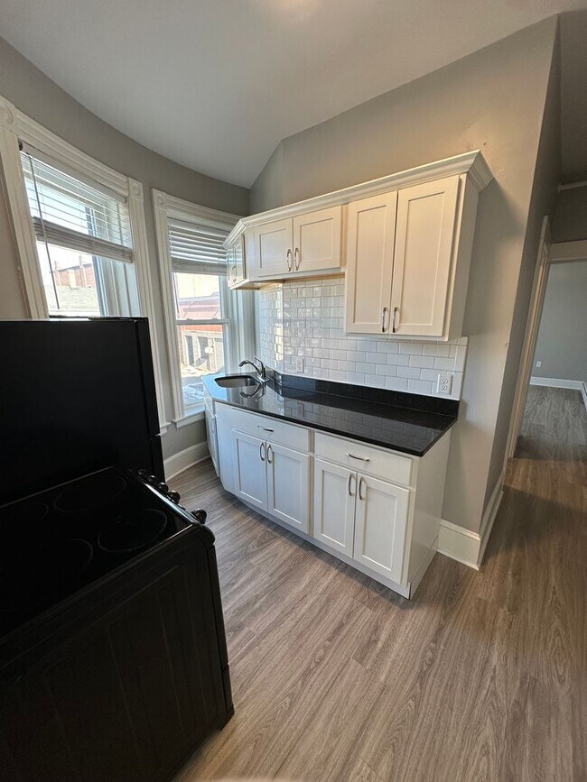 Photo - Beautifully Renovated 1 Bedroom Home Close to Downtown! Unit 201-2C