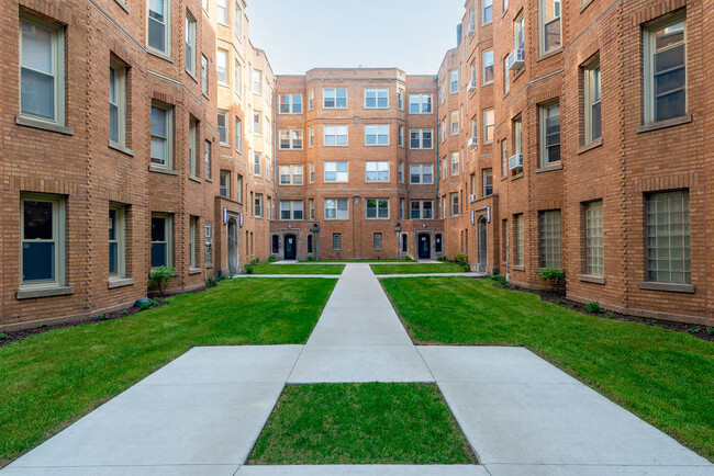 Building Photo - 1347 W Estes Ave Unit E1 Rental