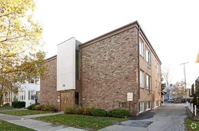 Building Photo - 420 Hill St