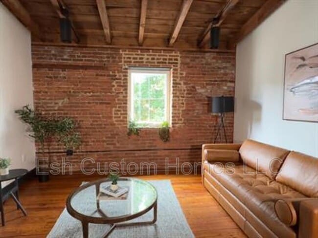 Photo - 437 W Grant St