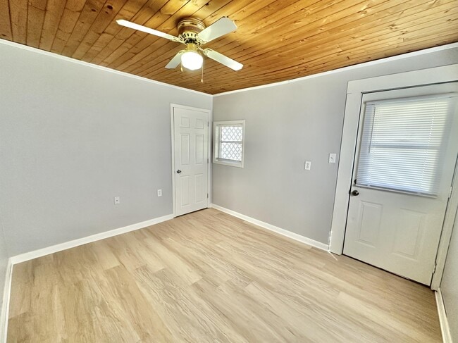Photo - 1023 Hackett St