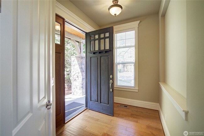 Photo - 3Bd/2.75Ba Issaquah Home